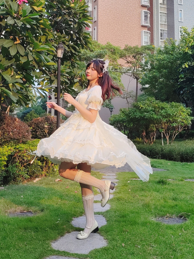 绵羊泡芙连衣裙