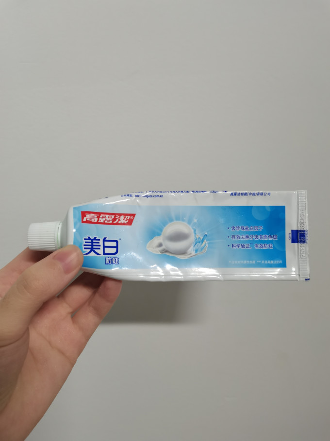 高露洁牙膏