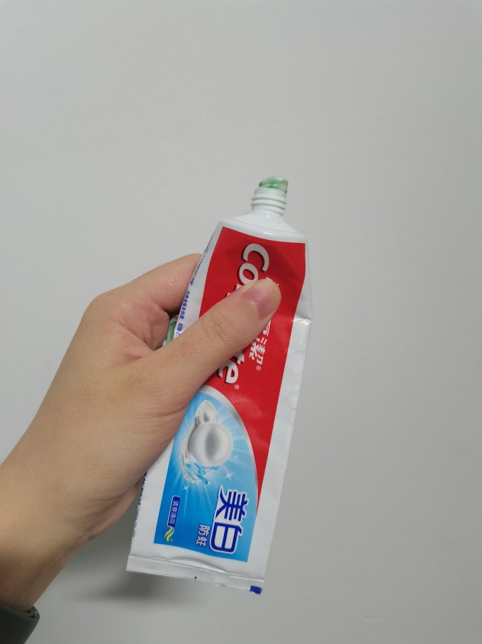 高露洁牙膏