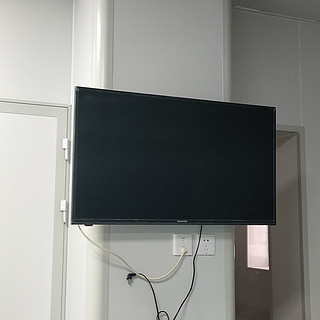 现代简约电视机，挂放两用，超清屏幕
