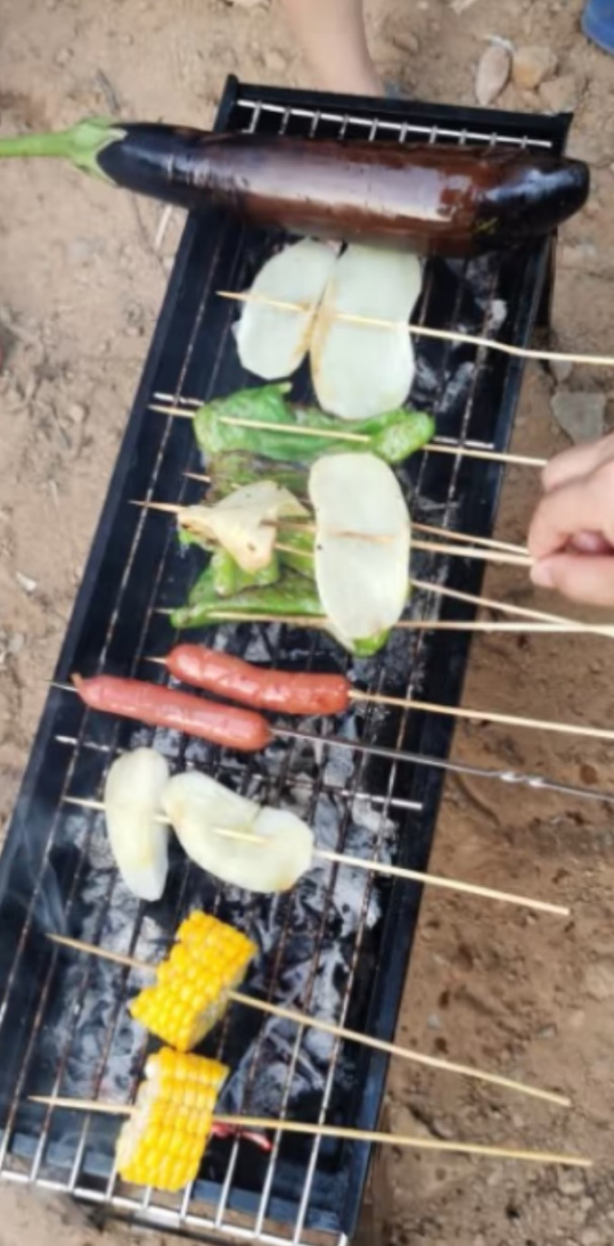 原始人野营烧烤