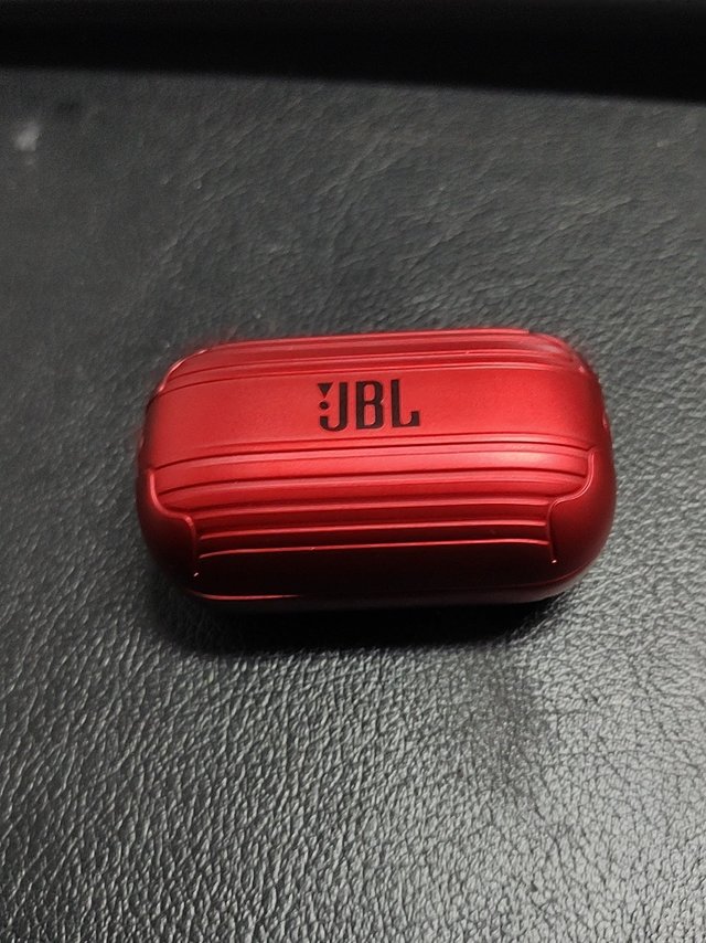 JBL无线蓝牙耳机，纯净自然音乐体验
