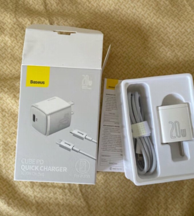 倍思充电器
