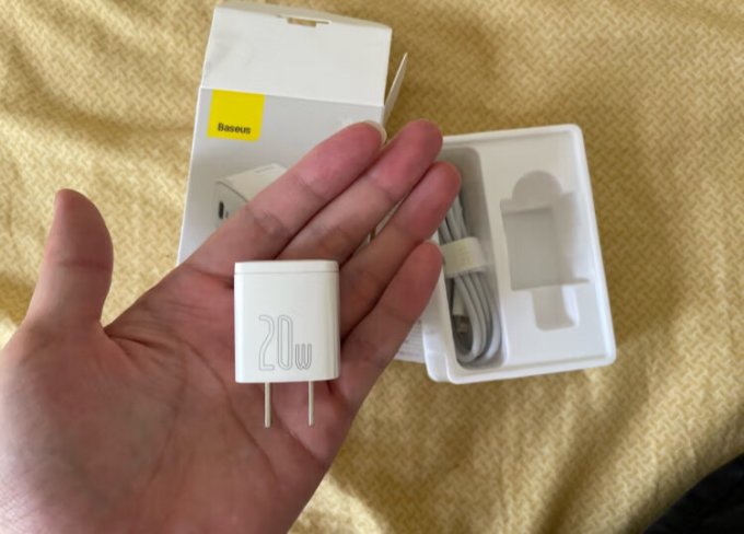 倍思充电器