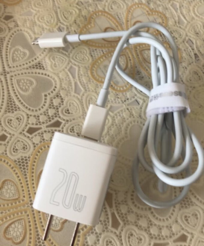 倍思充电器