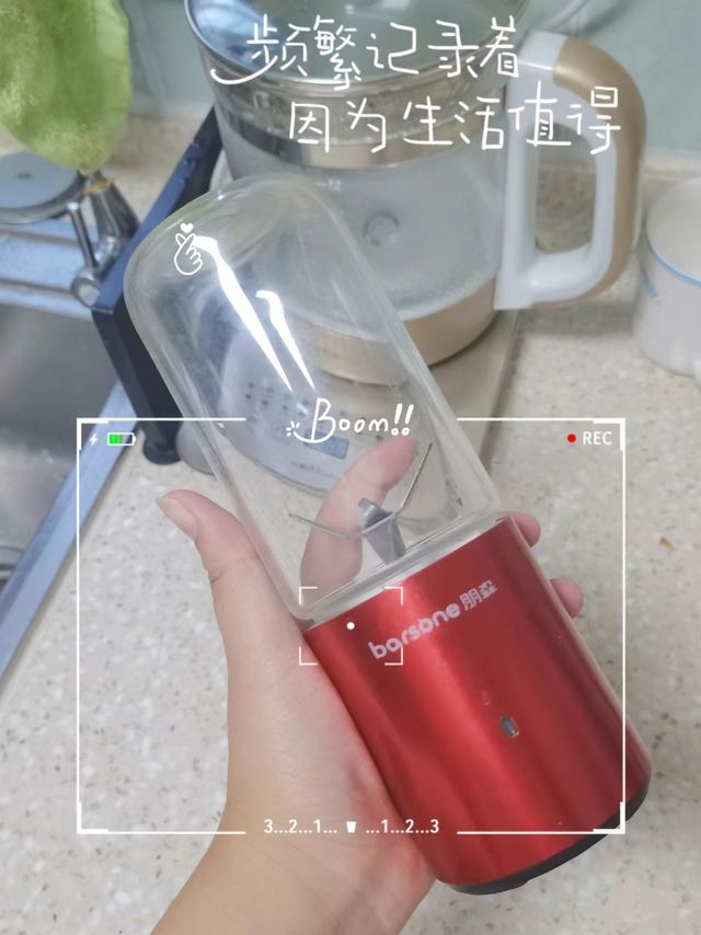 少女喝果汁的心头爱小家电❤️朋森榨汁机