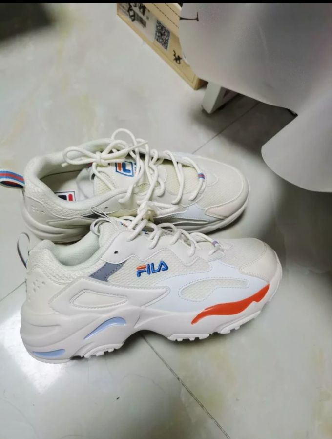 斐乐休闲运动鞋