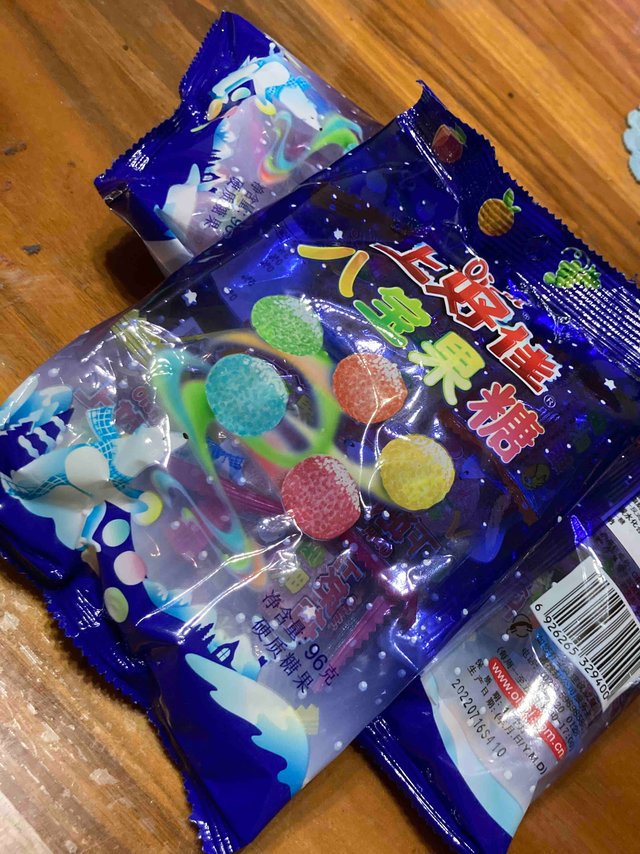 上好佳的八宝果糖，小小一包，都是记忆啊