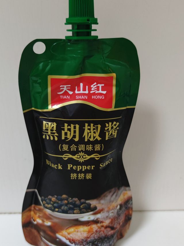 没得牛排，黑椒酱配蒸饺也不错呢。