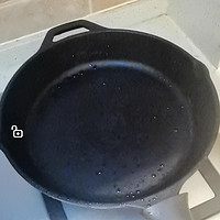 生活中的小分享 篇一：lodge铸铁锅不用洗洁精刷锅实拍视频，真的不会黑锅