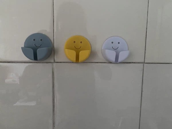 安利一款家庭必备小物品-很好用的插头挂钩