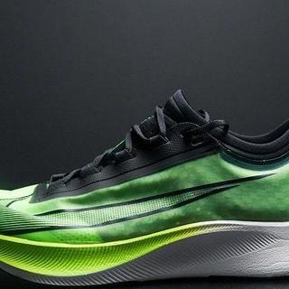索康尼与Nike的中端之战