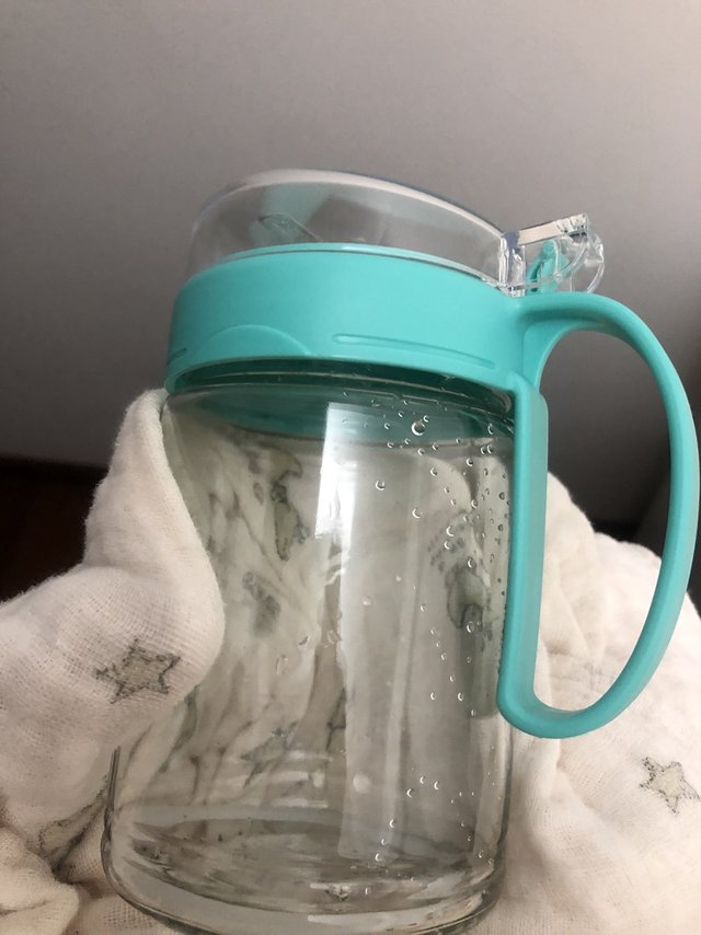 没用开水烫的，洗了一下就装凉白开了。很喜