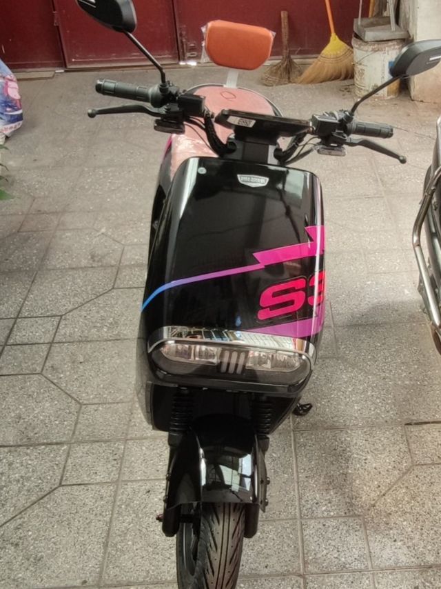 80时速的绿源智速版电动车