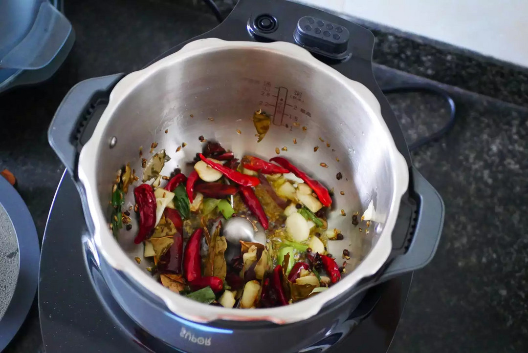 苏泊尔小C主厨料理机一机四盖，名副其实的厨房烹饪多面手