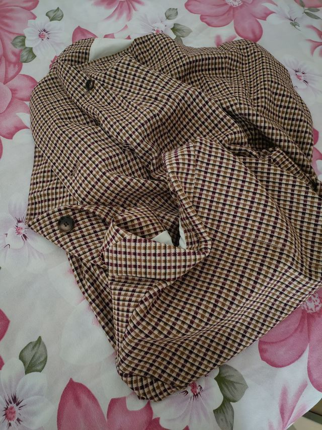 衣服质量很好，号码标准穿着合适，特别喜欢