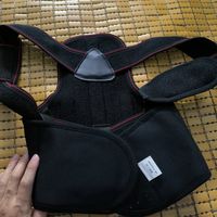 背背佳纠正一下坐姿站姿还是有一点作用的