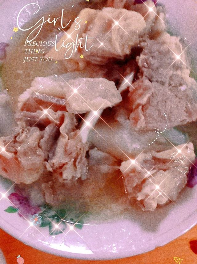 自己买的排骨回来自己炖汤~