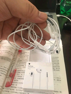 采用3.5毫米耳机插头的EarPods