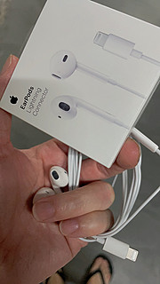 采用3.5毫米耳机插头的EarPods