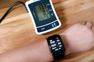 气囊全覆盖加压，精准度媲美血压计的手表