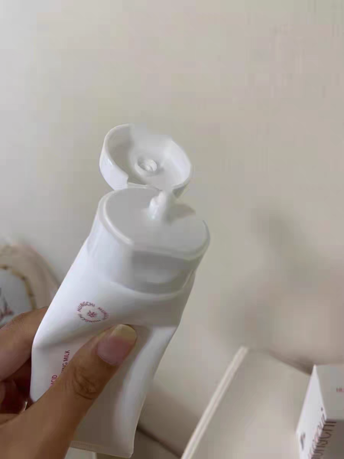 红之洁面乳