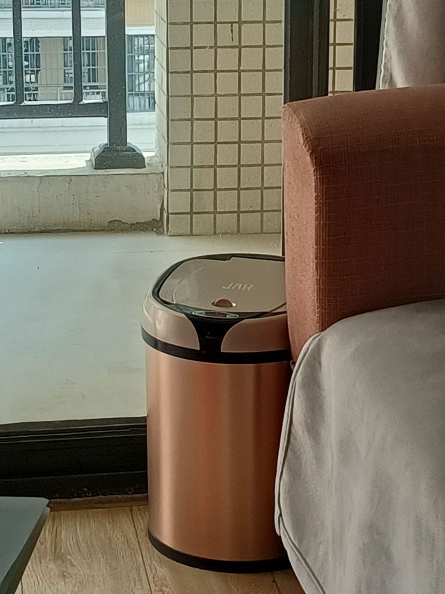 太厉害了这垃圾桶