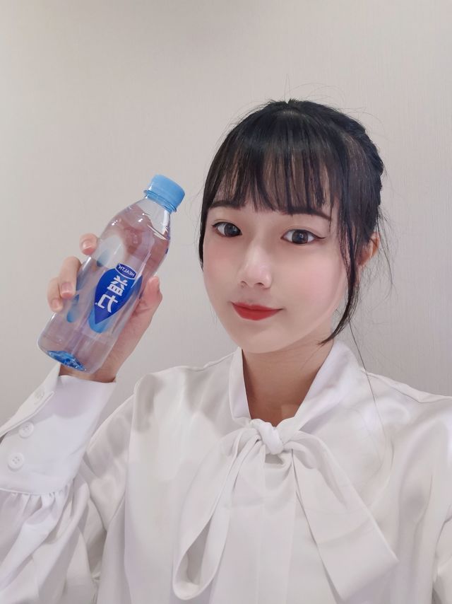 单方面宣布益力的矿泉水赢了