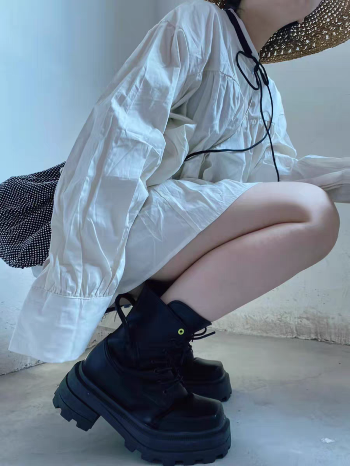 女士马丁靴