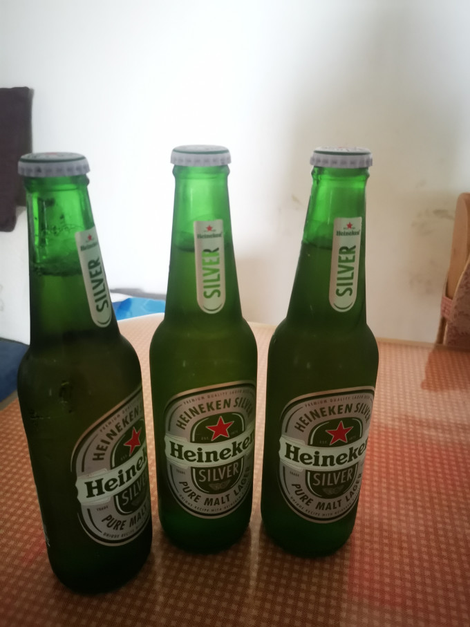 为了杯子买的喜力啤酒