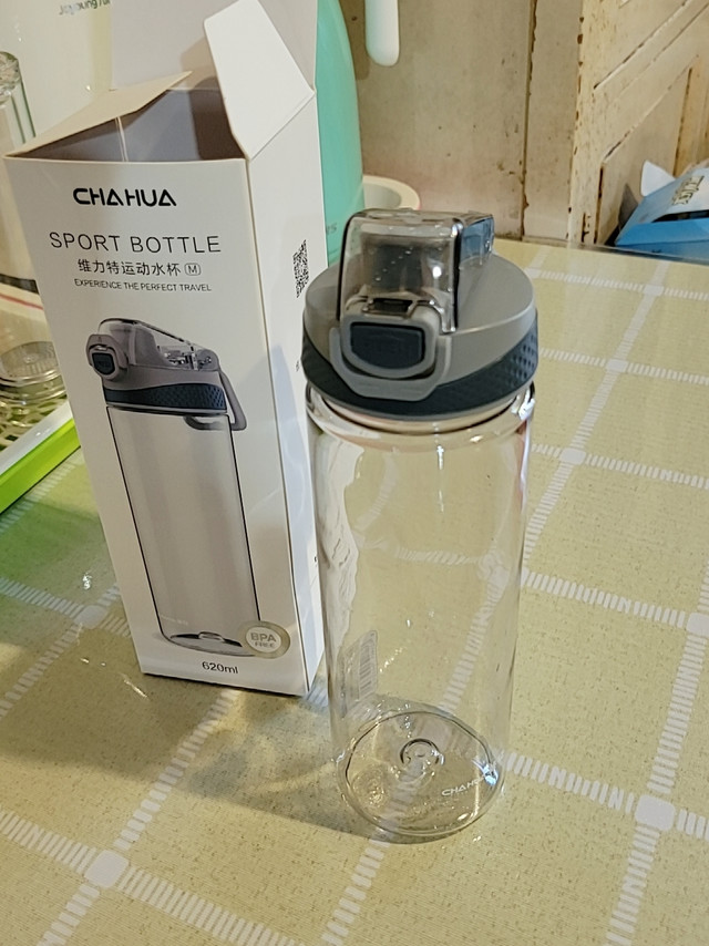 第二次购买这款茶花水杯，杯身是trita