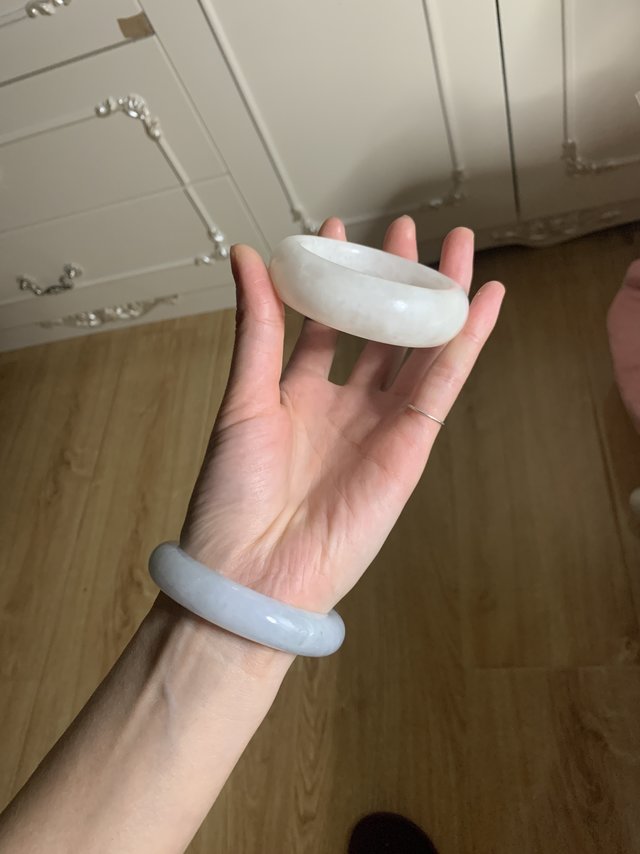 你们手上痘带的什么呀?