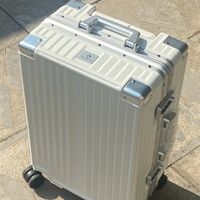 又挖到一只20寸奶白行李箱!