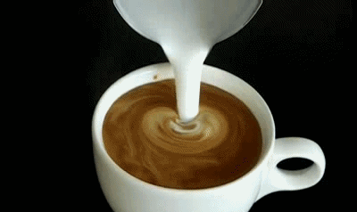 【发圈神技】如何做出咖啡店般漂亮的拉花图案？学会这些小技巧你也能轻松做到！