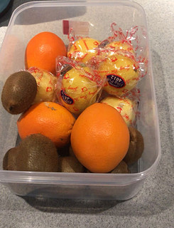 冰箱里的水果，还是装保鲜盒比较好