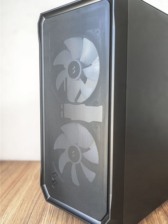 分形工艺机箱Focus 2 中塔型RGB侧透机箱