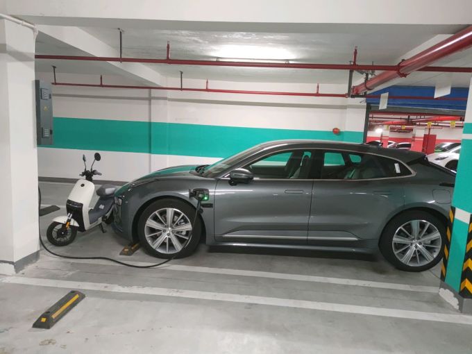 极氪新能源车
