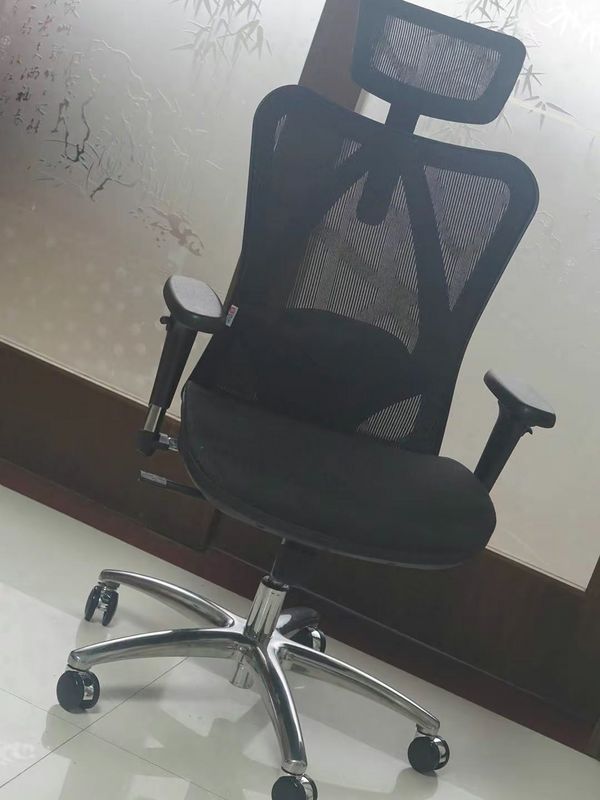 电脑办公必备的工程椅