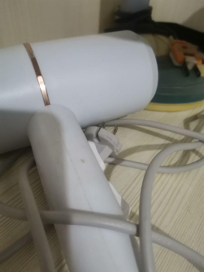 闪格电吹风