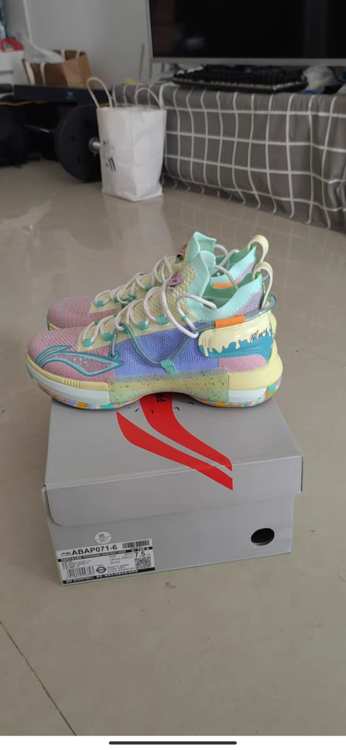 李宁篮球鞋