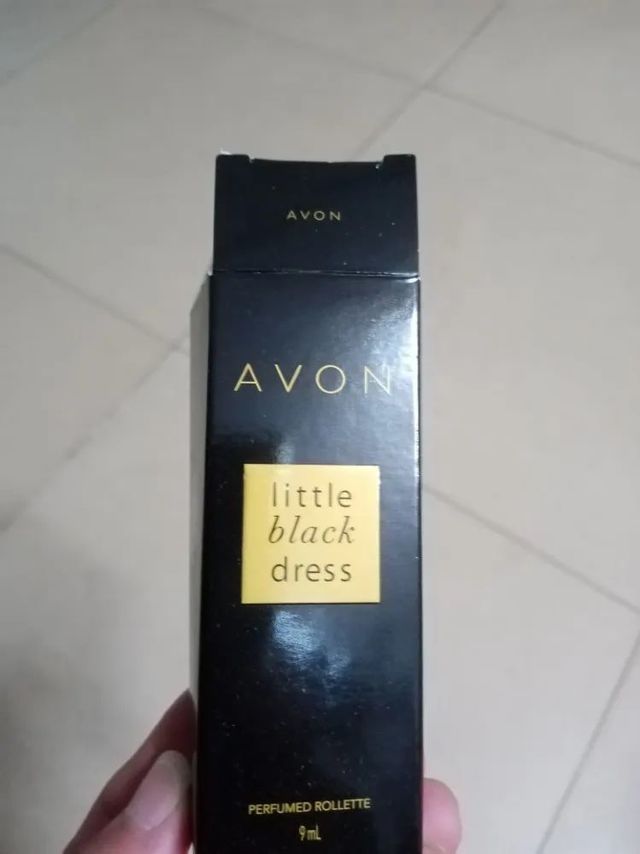 一股比较清淡的香水味,留香时间很久