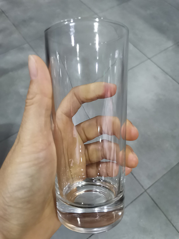 玻璃杯，家中必备的物品