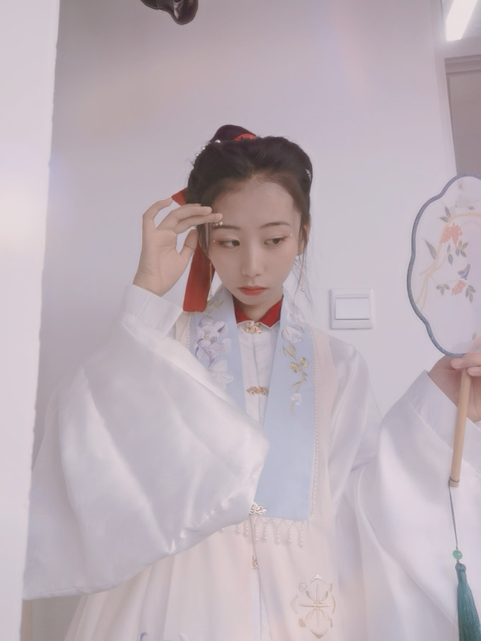 云出岫汉服