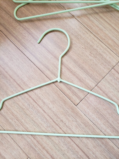 茶花浸塑衣架不易生锈钢丝晒衣架