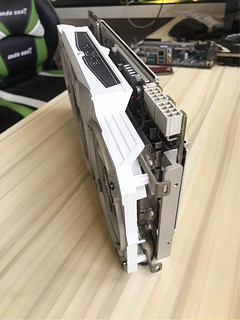 颜值担当影驰gtx1080名人堂​。