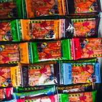 网红麻辣零食大礼包儿时的怀念