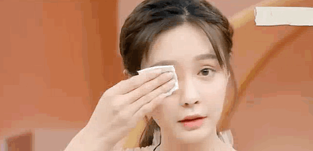 明星卸妆现场：谢娜区别不大，沈梦辰惊掉下巴！和素颜和解，从好好卸妆开始~