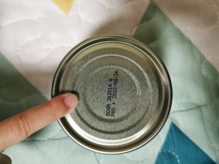 猫罐头屯起来，十一一起带给女神家猫咪