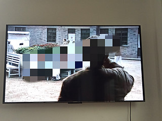 ​视频会议的大屏高清显示器，用来看电影。