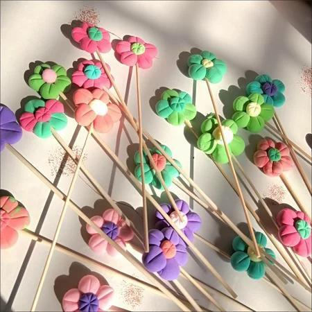 彩泥质量非常好，比我在实体店买的又好又便